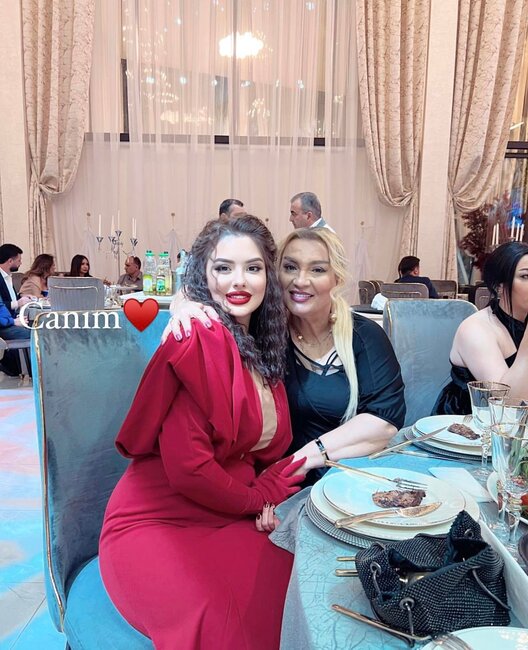 Əbdül Xalid qızına ad günü etdi - Fotolar