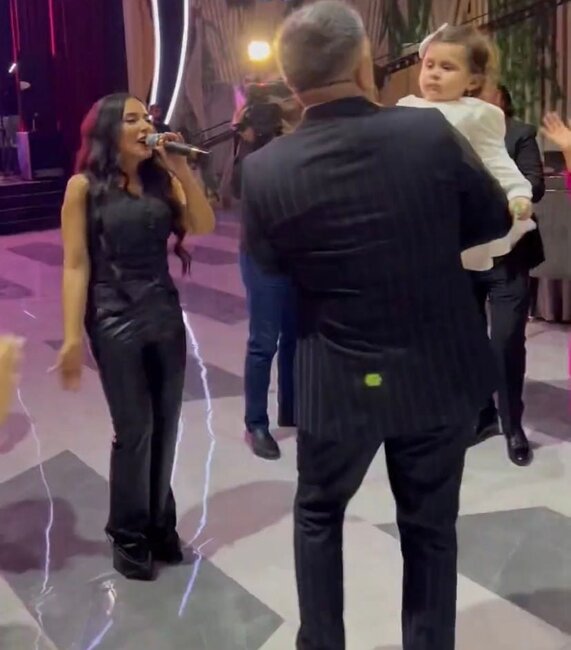 Əbdül Xalid qızına ad günü etdi - Fotolar