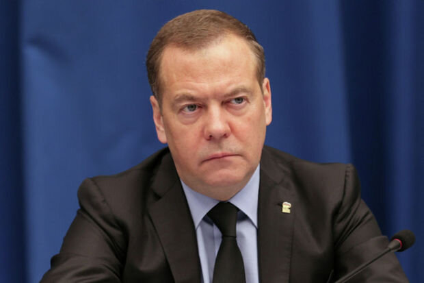 Medvedev Almaniyanın xarici işlər nazirini "faydalı axmaq" adlandırdı