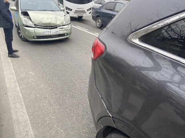 Bakıda daha bir "Prius" qəzası - FOTO