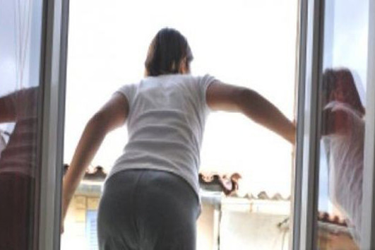 BAKIDA DƏHŞƏT: Qadın anasının yeni aldığı evində can verdi
