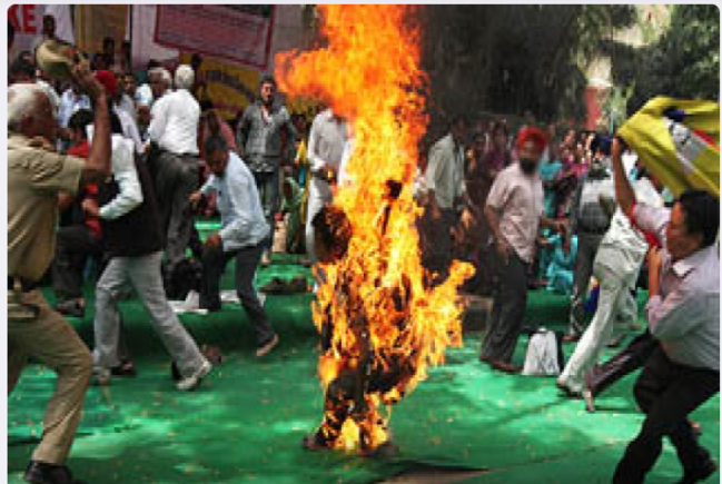 Məhəmməd Peyğəmbəri təhqir edən qadını diri-diri YANDIRDILAR