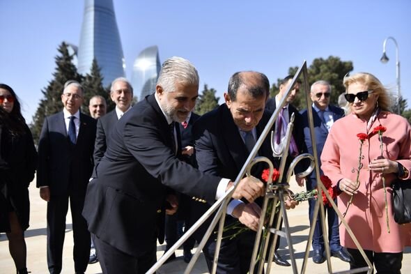 "Qalatasaray"ın prezidenti Şəhidlər xiyabanını ziyarət edib - FOTO