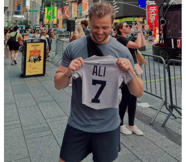 Tolga Sarıtaş oğluna verəcəyi adı açıqladı