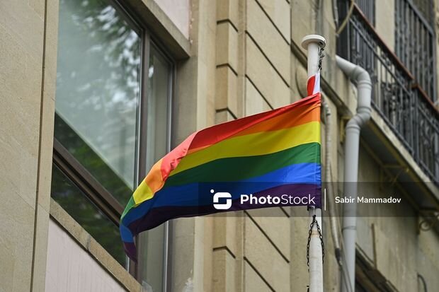 LGBT bayrağı "Landmark Hotel Baku"nun qarşısından götürüldü - FOTO/VİDEO
