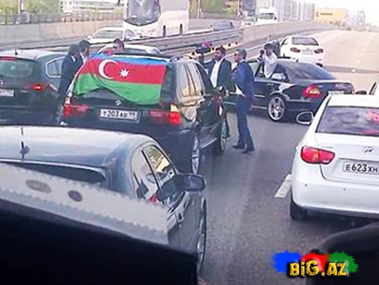 Azərbaycanlıların toy karvanı Moskvada yolu bağladı - VİDEO