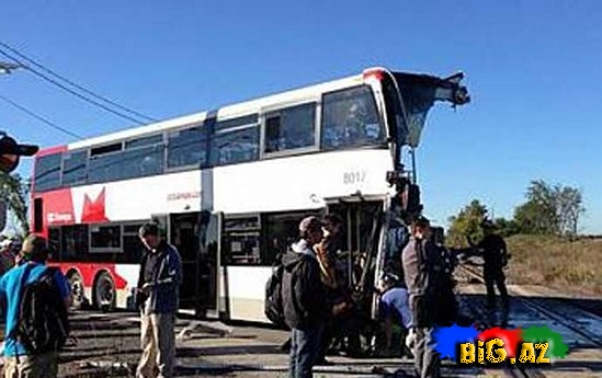 Misirdə qatarla avtobus toqquşdu 7 ölü, 24 yaralı