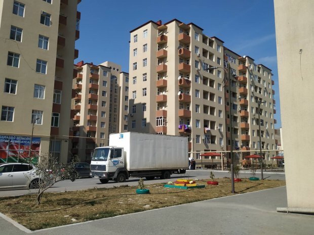 "Qol-qola, söhbət edə-edə bloka giriblər, düz on iki dəqiqədən sonra…" - Hadisə yerindən reportaj - FOTO