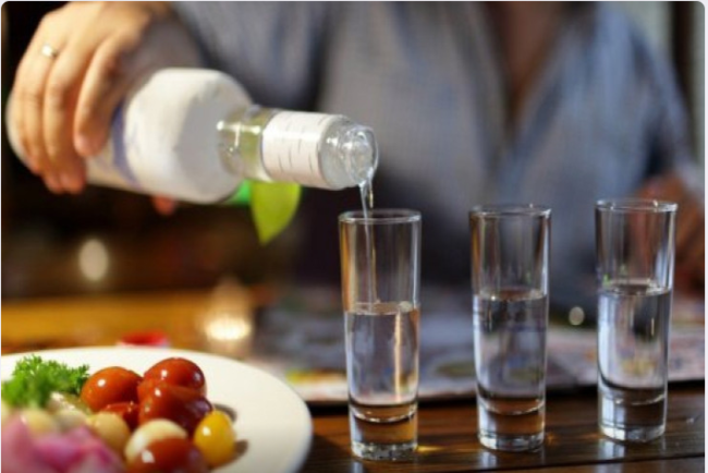 İmtahanlar bitdiyi üçün sevinib 1 litr araq içdi, komaya düşdü