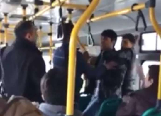 Avtobusda dava düşdü - VİDEO