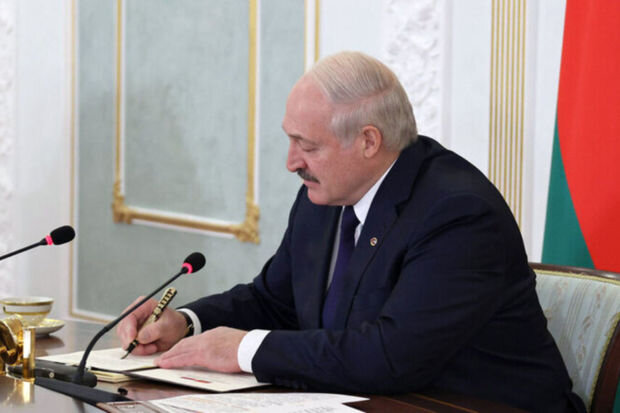 Lukaşenko Belarusda xarici mətbuatın fəaliyyətini qadağan edir