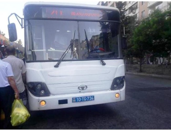 Bakıda avtobus sürücüsü pul verməyən sərnişinləri mənzil başına çatdırmadı - FOTO