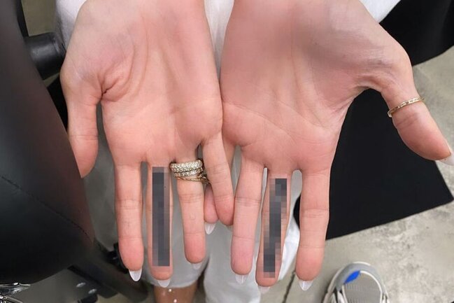 Ancelina Coli orta barmağına nə yazdırdı? -Sirr kimi tatu