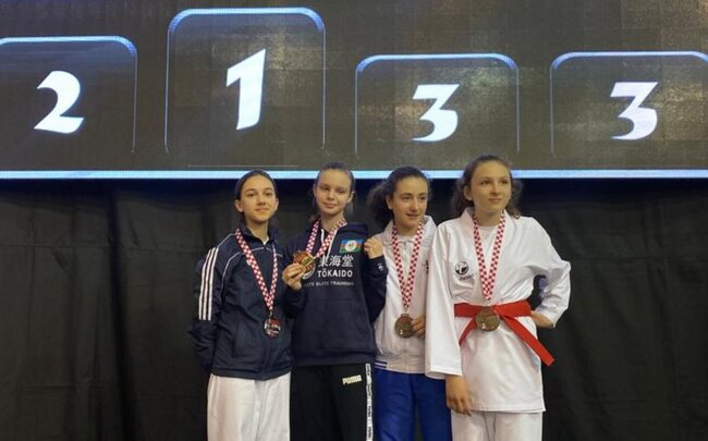 Azərbaycan karateçiləri Xorvatiyadan 12 medalla qayıdır - FOTO