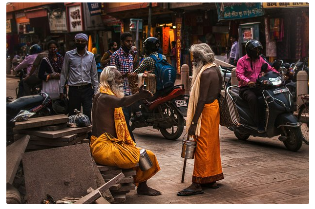 Nepalda hinduların çılpaq şəkildə məbədlərə girişi qadağan edildi