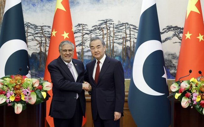 Pakistan XİN rəhbəri çinli həmkarı ilə danışığında Hindistanın qanunsuz hərəkətlərini rədd edib