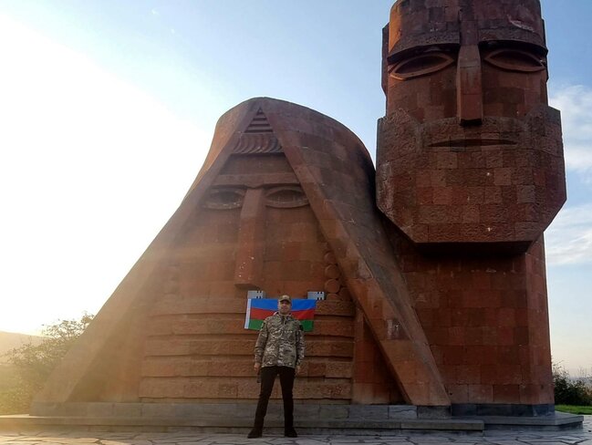 Azərbaycan rəsmisi Xankəndidən FOTOSUNU paylaşdı