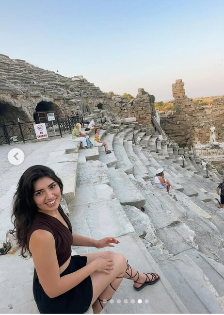 Bu da Ülviranın modelə bənzəyən HƏKİM QIZI - Gözəlliyi ilə HEYRAN EDİR - FOTO