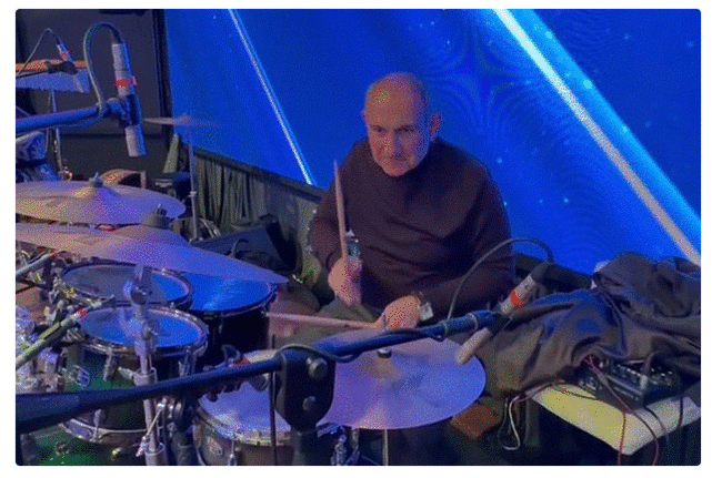 Ermənistan liderindən fərqli görüntü: uşaqların ortasında musiqi ifa etdi