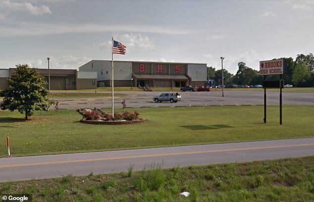 7-ci sinif şagirdi ilə cinsi əlaqədə olan ƏRLİ MÜƏLLİMƏ həbs olundu - FOTO