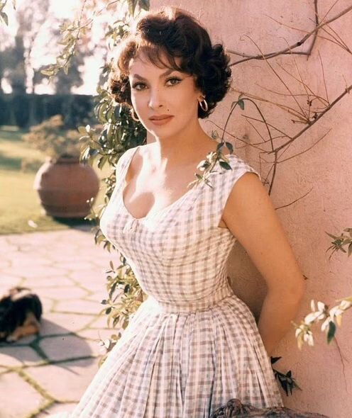 Məşhur aktrisa vəfat etdi - FOTO