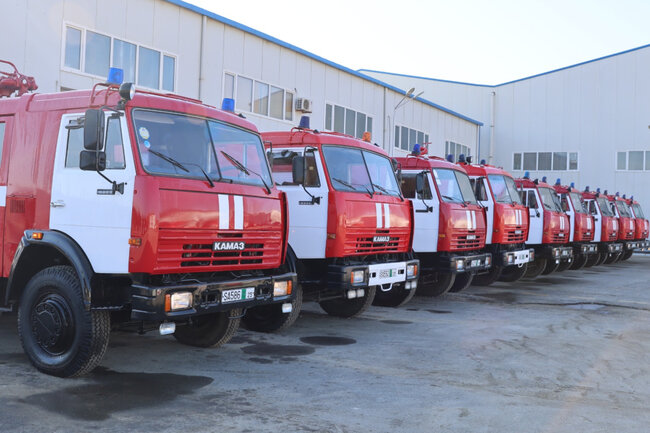 Prezident tapşırdı - Qırğızıstana 10 "KamAZ" göndərildi