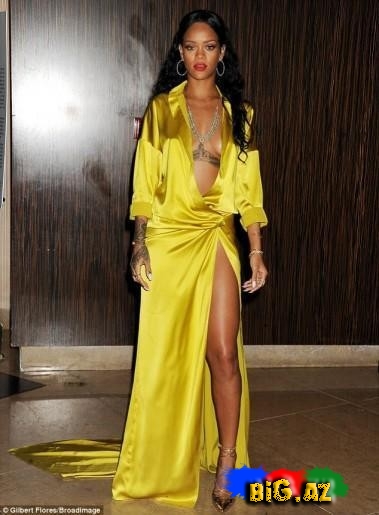Rihannadan sinə dekolteli sarı libas - FOTO