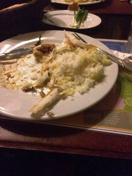 Bakının tanınmış restoranında İYRƏNCİLİK: Yeməyin içindən tarakan çıxdı – FOTO
