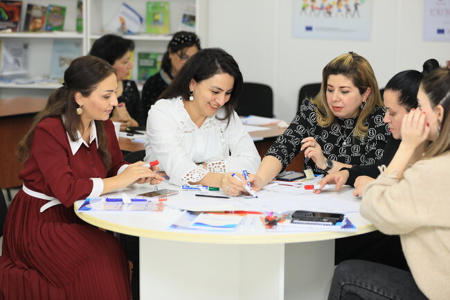"Genderyönümlü pedaqogika" üzrə təlimləndirilən 400-ə yaxın müəllim təhsil sistemində gender bərabərliyini təşviq edəcək