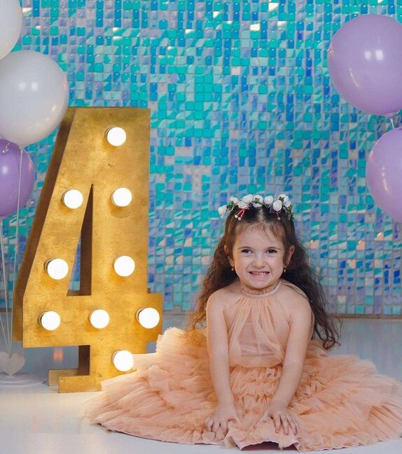 "Fəlakət" 4 yaşlı qızının fotolarını paylaşdı