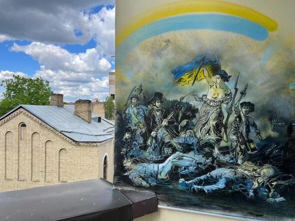 Ukraynadakı müharibənin həqiqətlərini fırçaları ilə divarlara həkk etdilər - FOTO