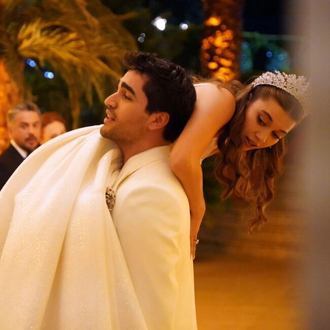 Gəlinliyi 150 minə kirayə götürüblərmiş - FOTOLAR