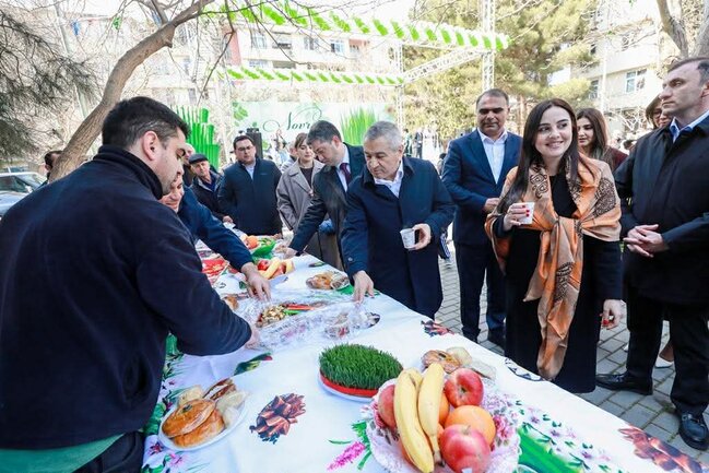 Paytaxtın abad məhəllələrindəki Novruz şənlikləri davam edir