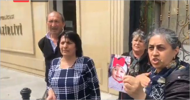 "Həkim sistemi taxıb çay içməyə getdi, nəvəm keçindi..." - Xəstəxanada ölən 7 aylıq körpənin nənəsi