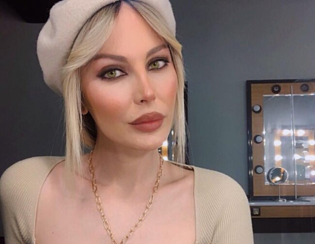 Oriental rəqsinə görə işdən çıxarılan aparıcı bu hərəkəti ilə GÜNDƏM OLDU - FOTO