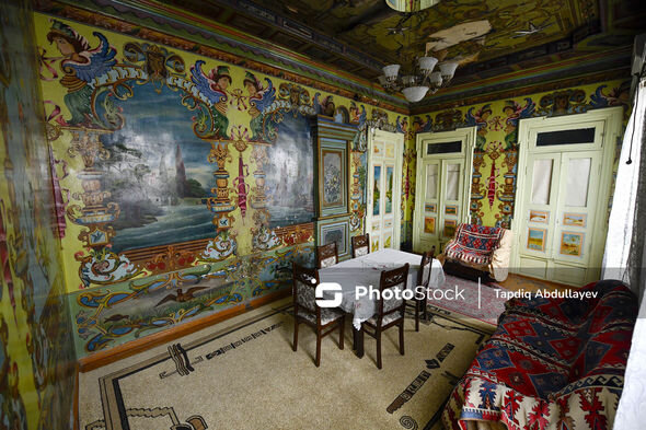 Bakıda nağıllar aləmini xatırladan 109 yaşlı "freskalı ev" - FOTOLAR