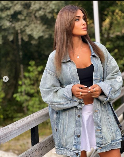 "Seçim sizdə" - Anası Pervinin FOTOlarını BELƏ ÇƏKDİ