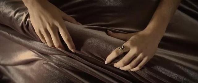 Serenay Sarıkayanın ilanla sevişmə səhnəsi "Şahmaran" serialına DAMĞA VUDRU - FOTO-VİDEO