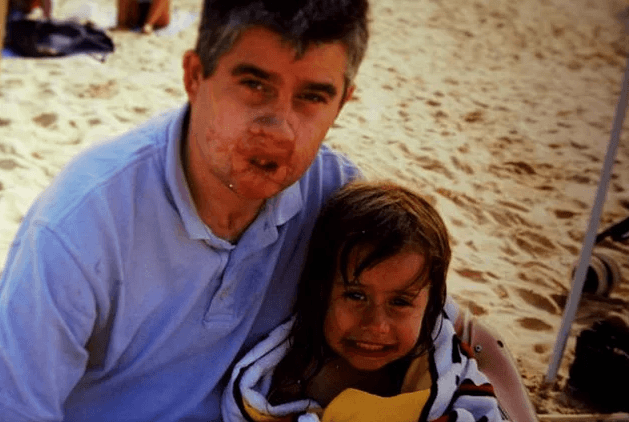 3 ay komada qaldıqdan sonra ayıldı, qolları, əlləri və üzünün kəsildiyini gördü - şok