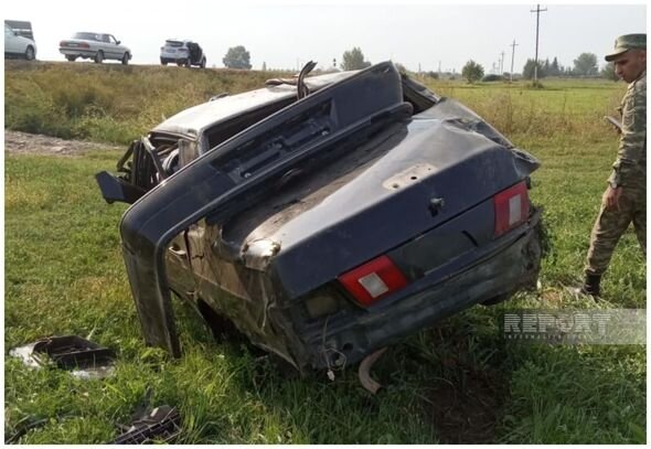 Kürdəmirdə DƏHŞƏT: Avtomobil bir neçə dəfə aşdı, xəsarət alan var - FOTO