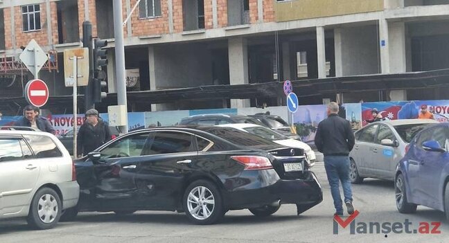Ədliyyə Nazirliyinin yüksək vəzifəli şəxsinin xidməti maşını qəzaya uğradı - FOTOLAR