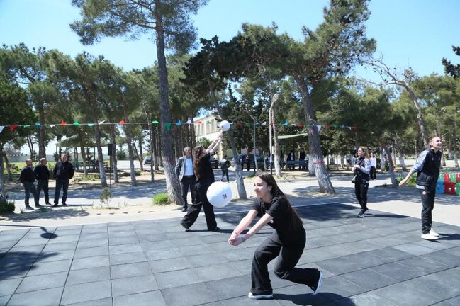 "DH Volley" komandası voleybol meydançası inşa edib - Şəkillər