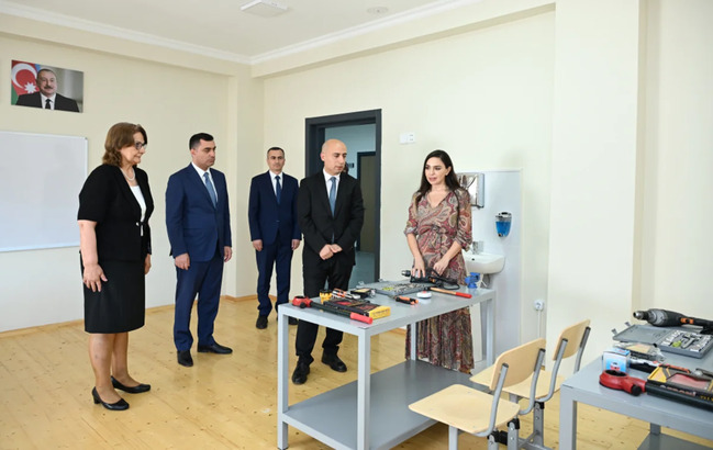 Leyla Əliyeva Yevlaxda Cümə məscidində oldu, məktəb açılışında iştirak etdi (FOTO)