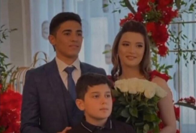 Sevil Gəncə terrorunda onu dağıntılar altından çıxaran oğlanla nişanlandı - FOTOLAR