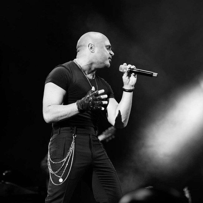 "Deyim ki, 150 manat qonorar verdiyinə görə ayrılmışıq?"