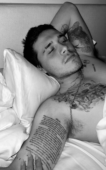 Bədənində xanımına aid 20 döymə var!