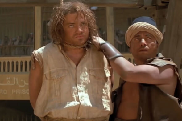 Məşhur aktyor film çəkilişi zamanı ölüm təhlükəsindən danışdı: "Məni az qala boğurdular" - FOTO