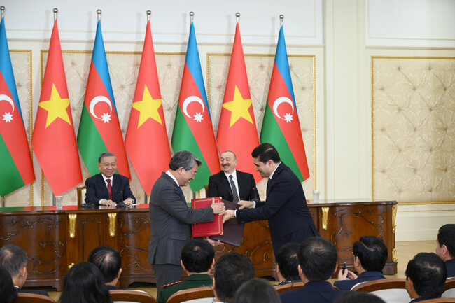 Azərbaycan ilə Vyetnam arasında imzalanmış sənədlər mübadilə edilib