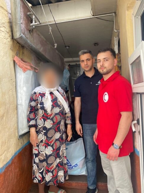 "Avrora Qrup" Qurban Bayramı münasibətilə aztəminatlı ailələrə bayram sovqatı çatdırıb