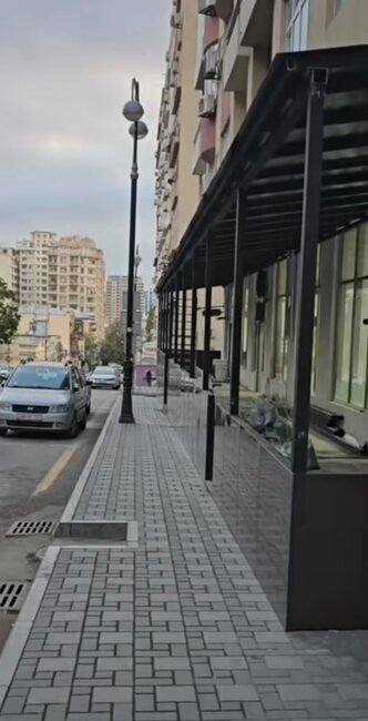Yasamalda səkiyə qanunsuz müdaxilə aradan qaldırıldı - Fotolar